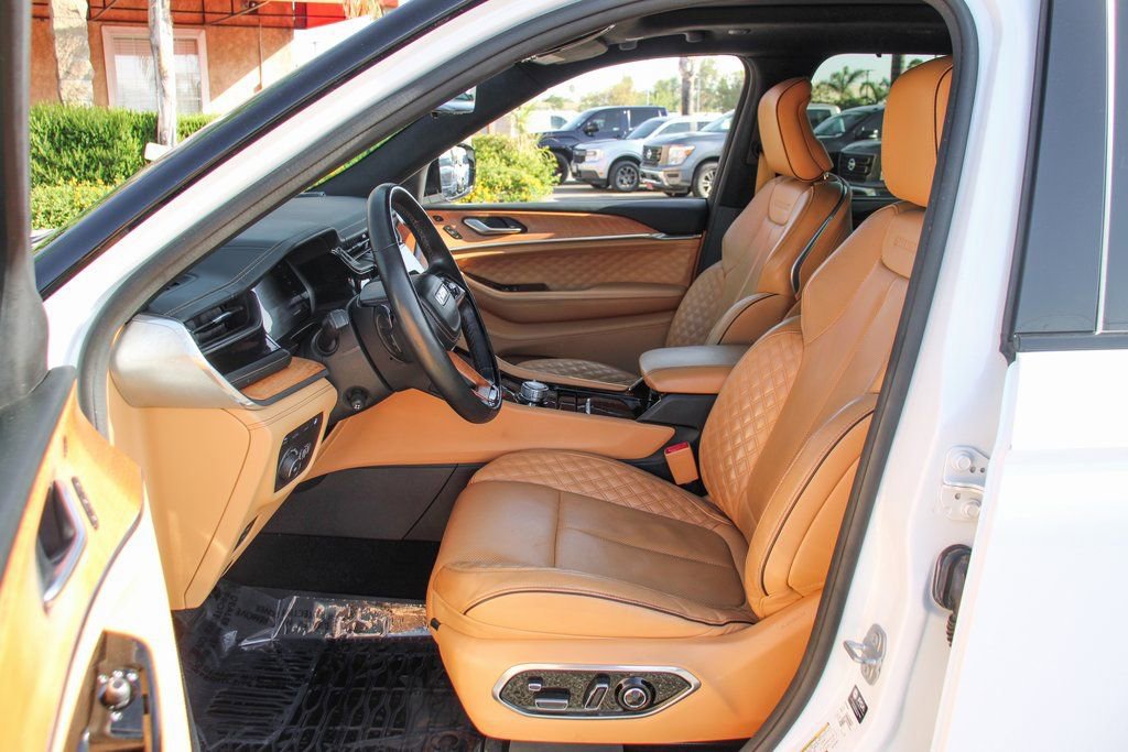 Used 2022 Jeep Grand Cherokee Summit AWD/4WD image 18