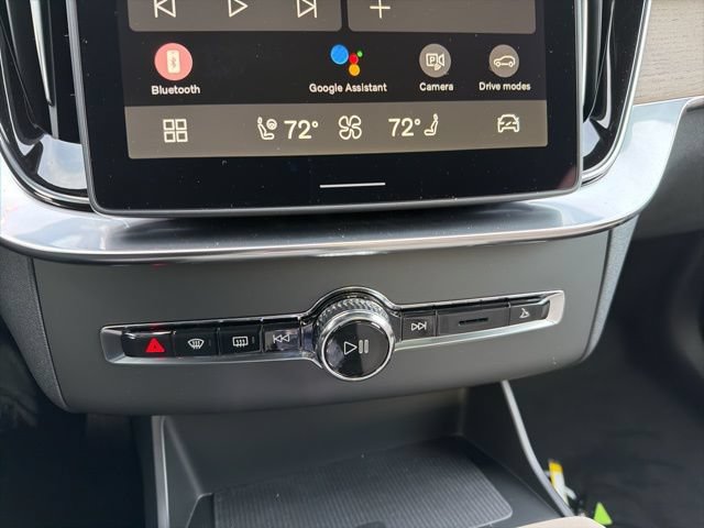 New 2026 Volvo XC90 B6 Plus w/ Protection Package Premier AWD/4WD image 18