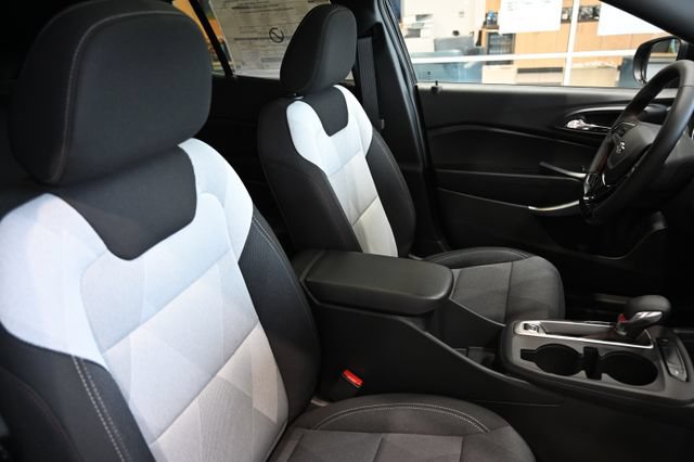 New 2026 Chevrolet Trax RS w/ Sunroof Package FWD image 8