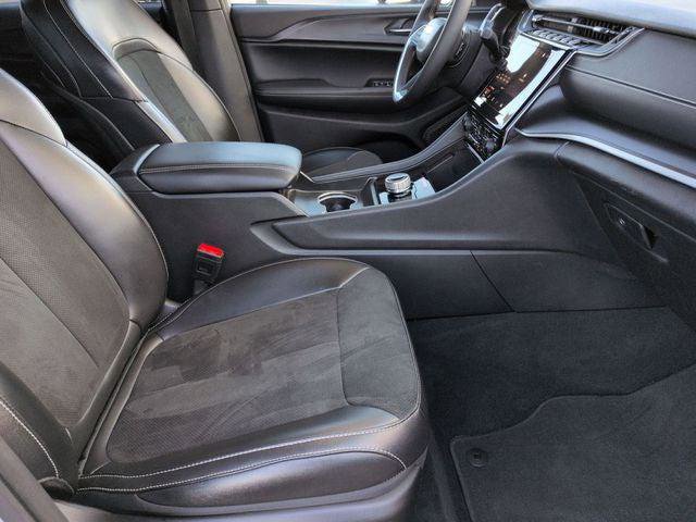 Certified 2024 Jeep Grand Cherokee Altitude image 28