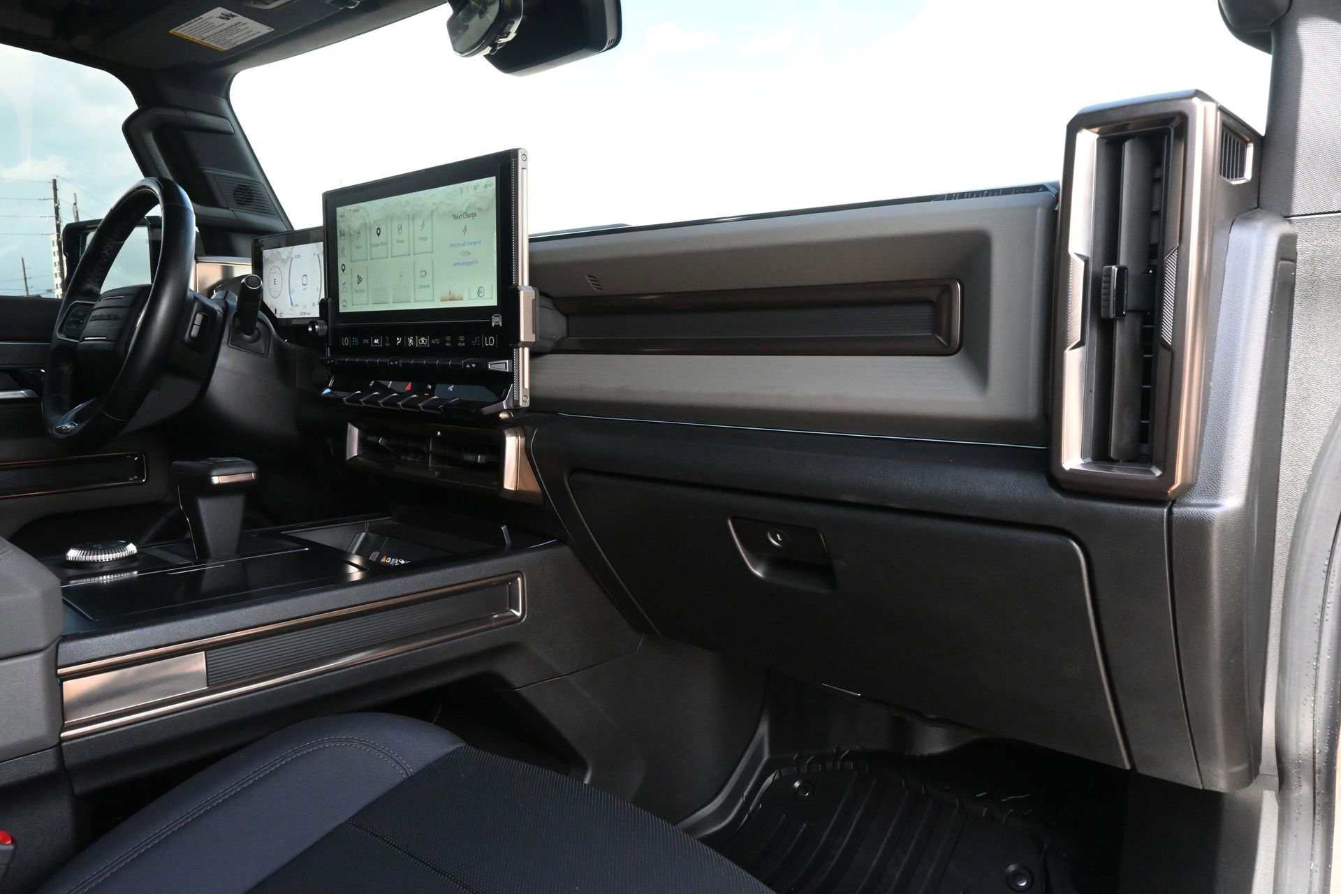Used 2025 GMC Hummer EV 2X w/ LPO, Sport Package AWD/4WD image 23