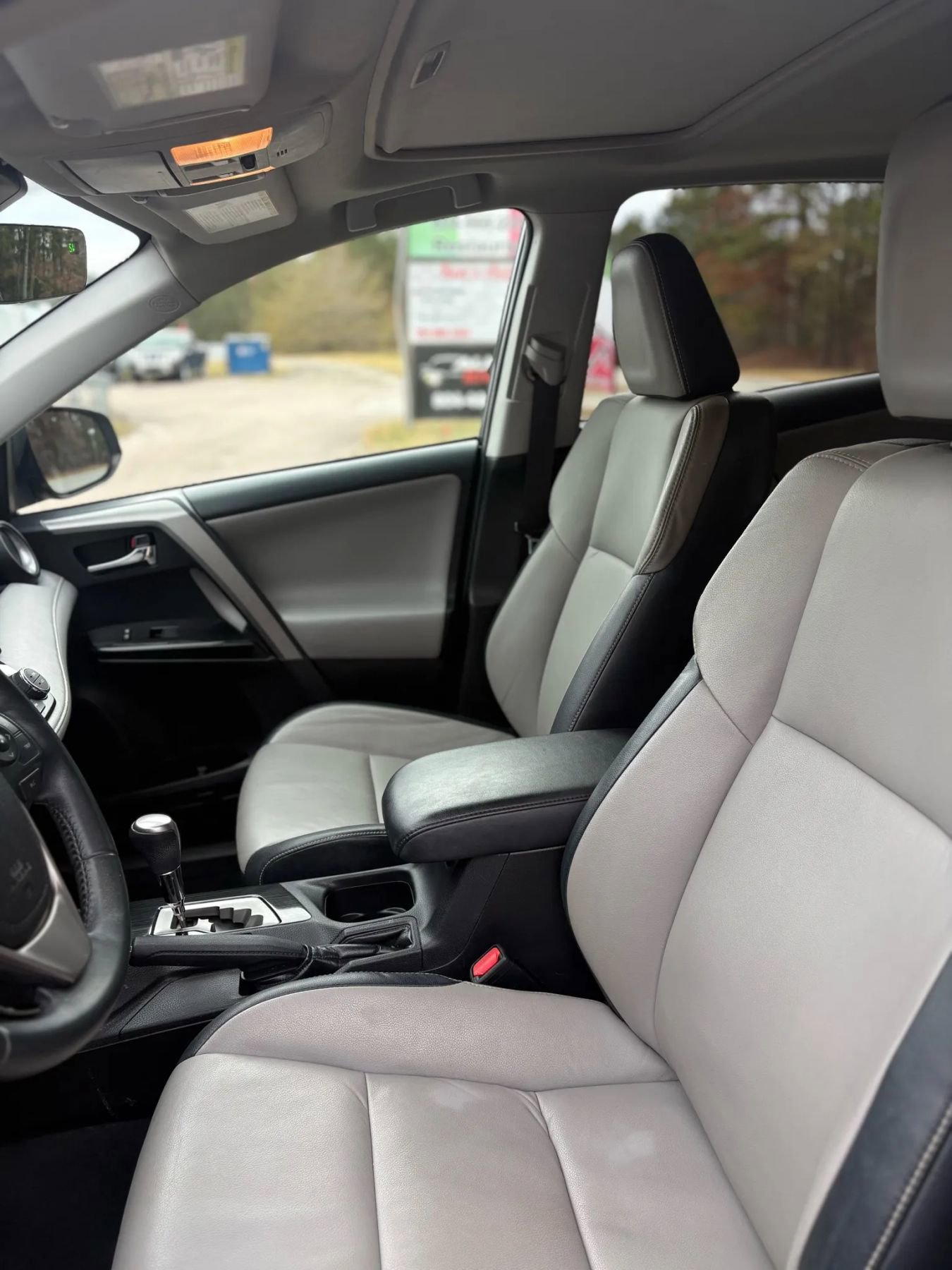 Used 2016 Toyota RAV4 Limited image 9