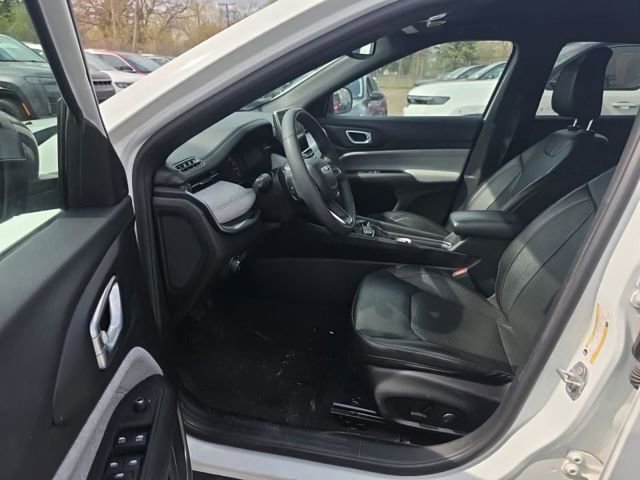 Used 2023 Jeep Compass Latitude AWD/4WD video 3