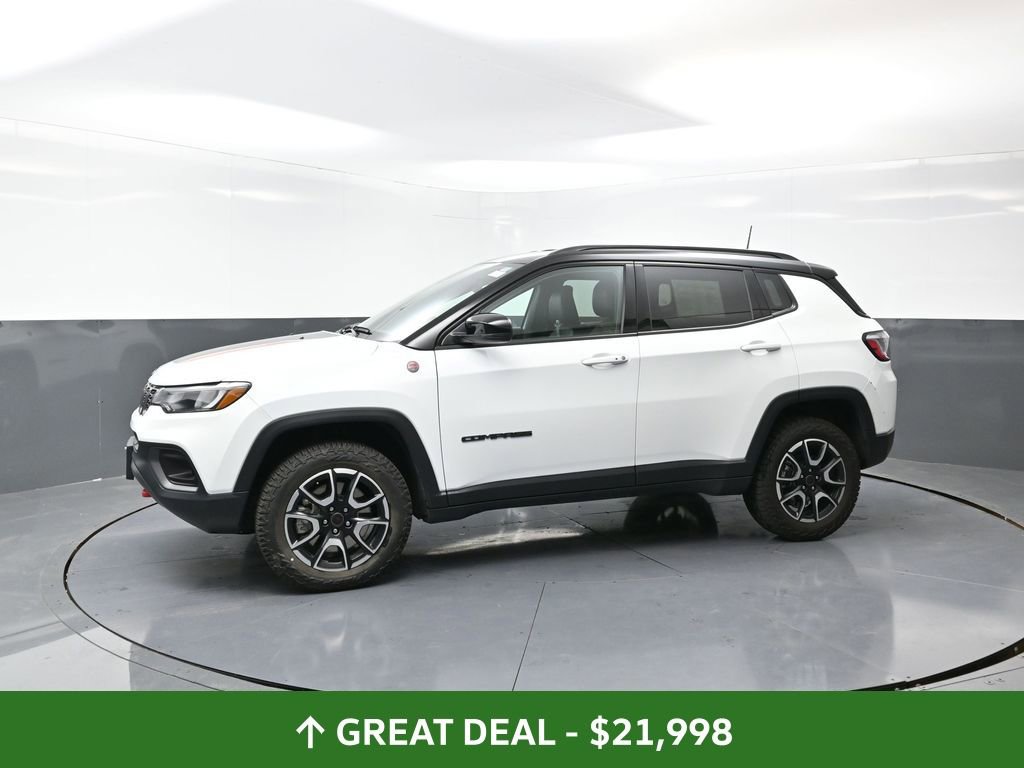 Used 2025 Jeep Compass Trailhawk w/ Trailer Tow Group image 9