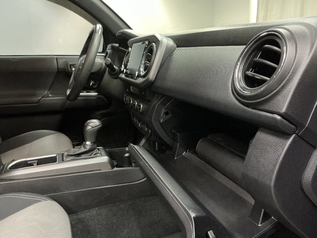 Used 2021 Toyota Tacoma TRD Off-Road w/ Technology Package AWD/4WD image 32