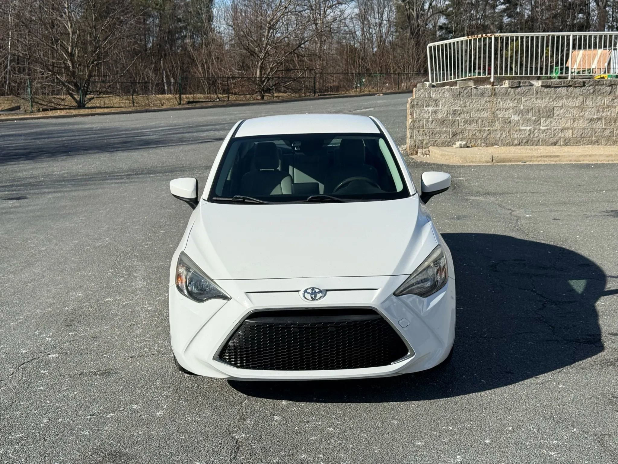 Used 2019 Toyota Yaris L image 6