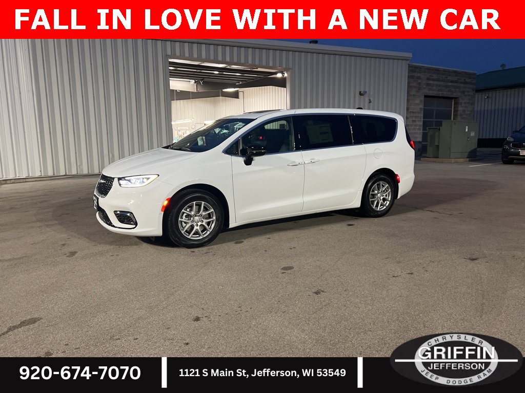 New 2026 Chrysler Pacifica Select