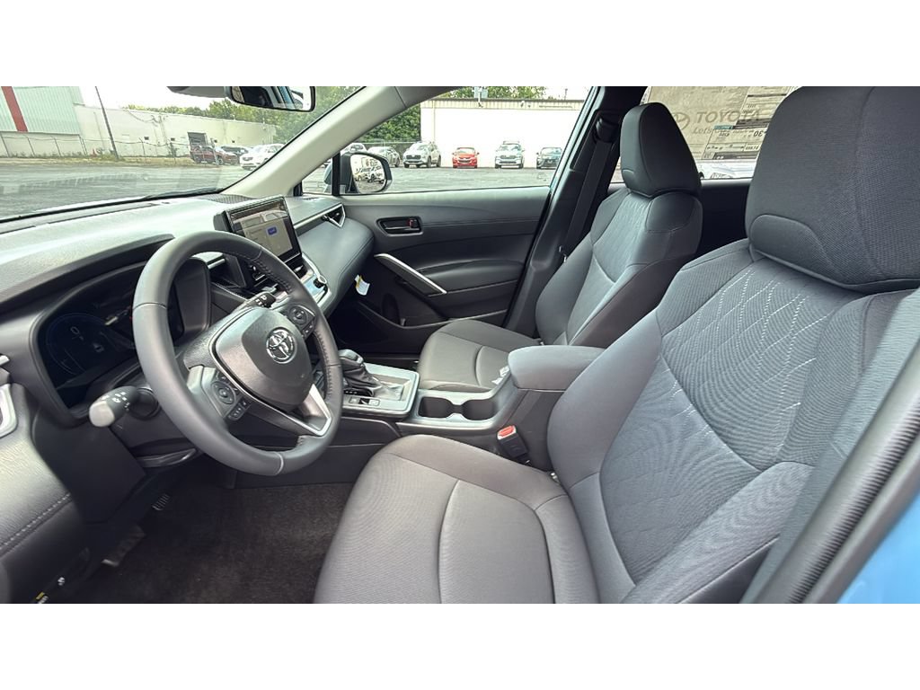 New 2026 Toyota Corolla Cross LE AWD/4WD image 31