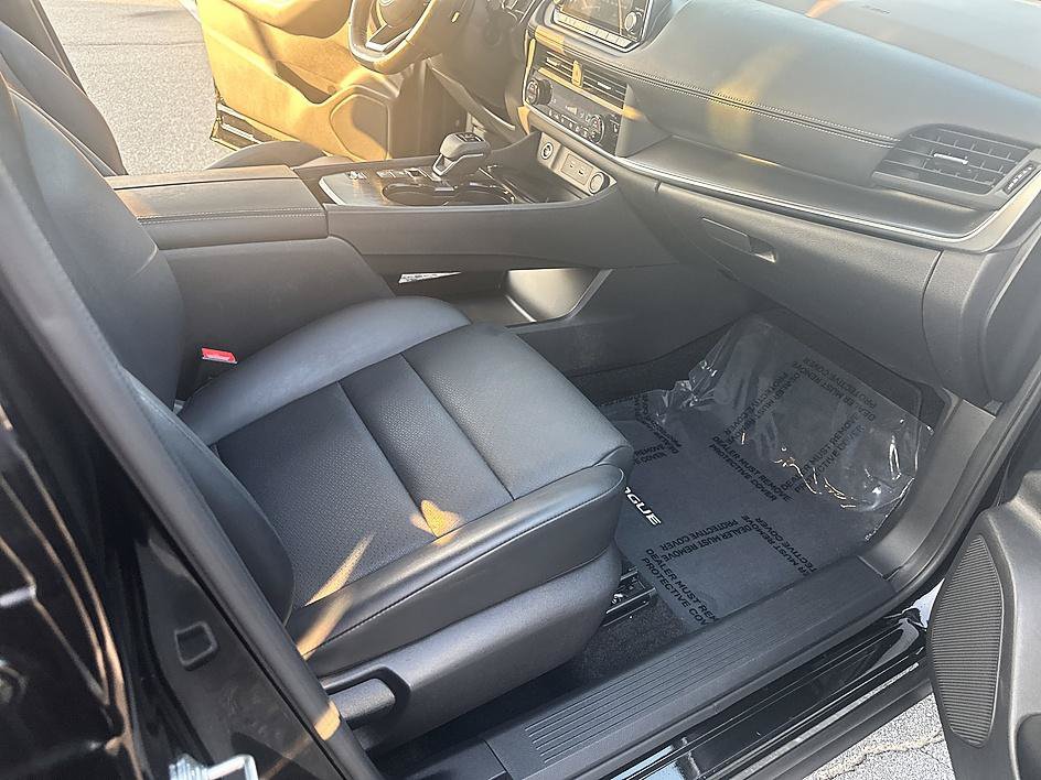 Certified 2023 Nissan Rogue SV w/ SV Premium B Package FWD image 23
