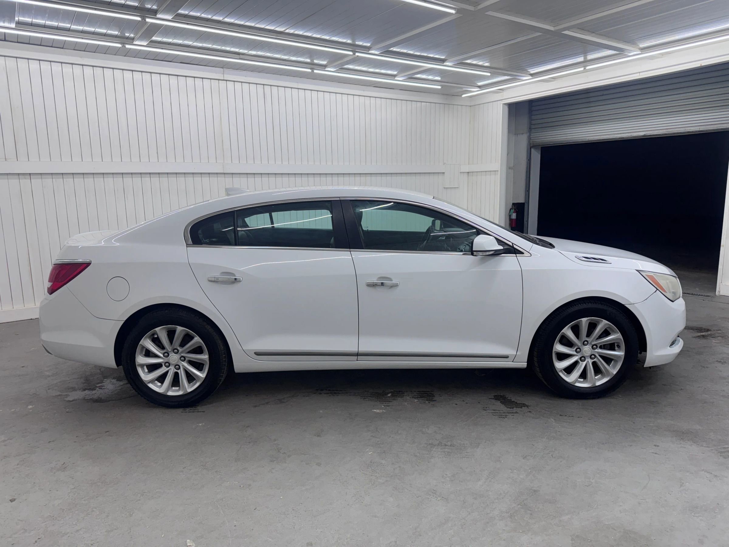 Used 2015 Buick LaCrosse Leather image 4