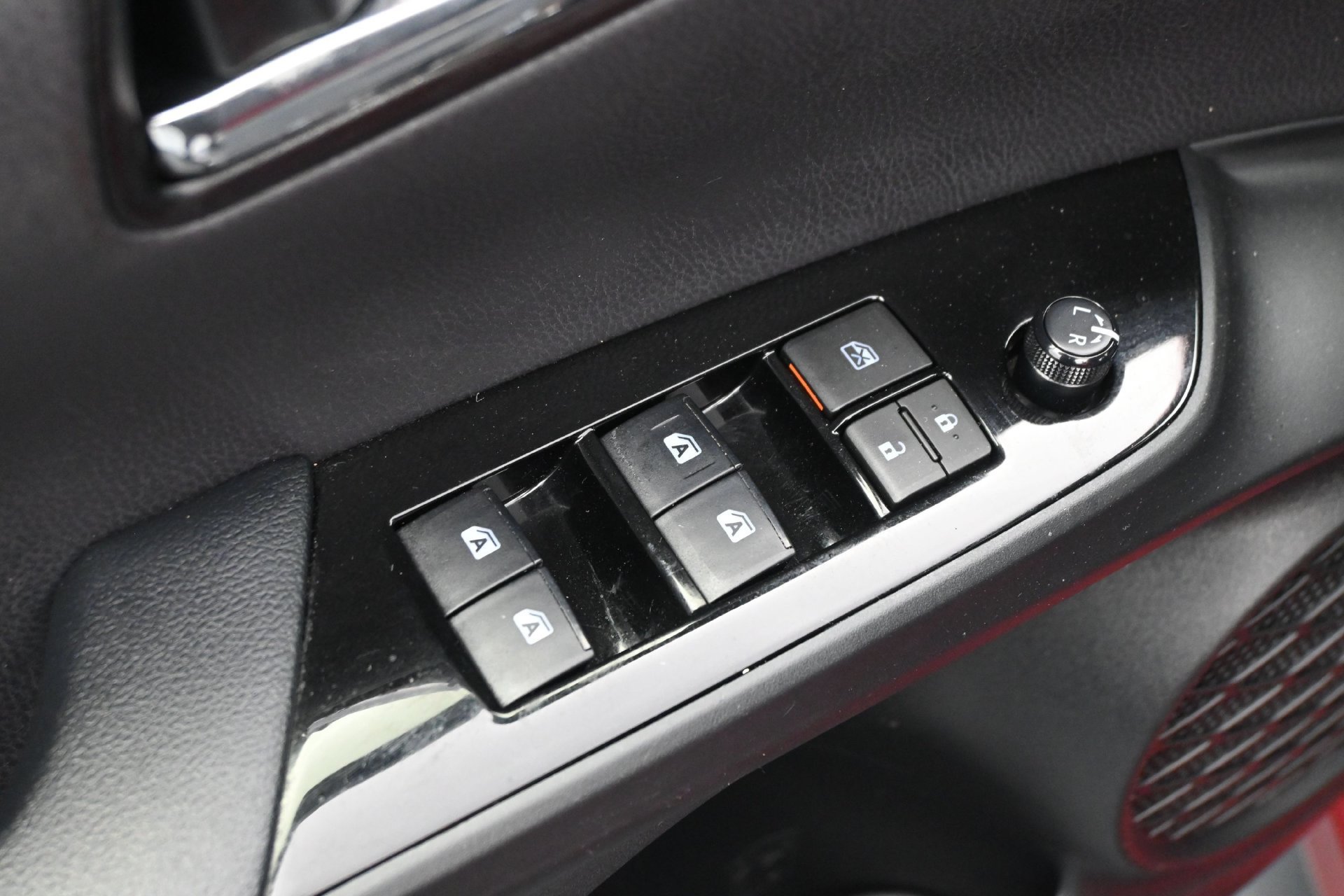 Used 2018 Toyota Prius Two w/ Prius Two Safety Plus Package FWD image 17