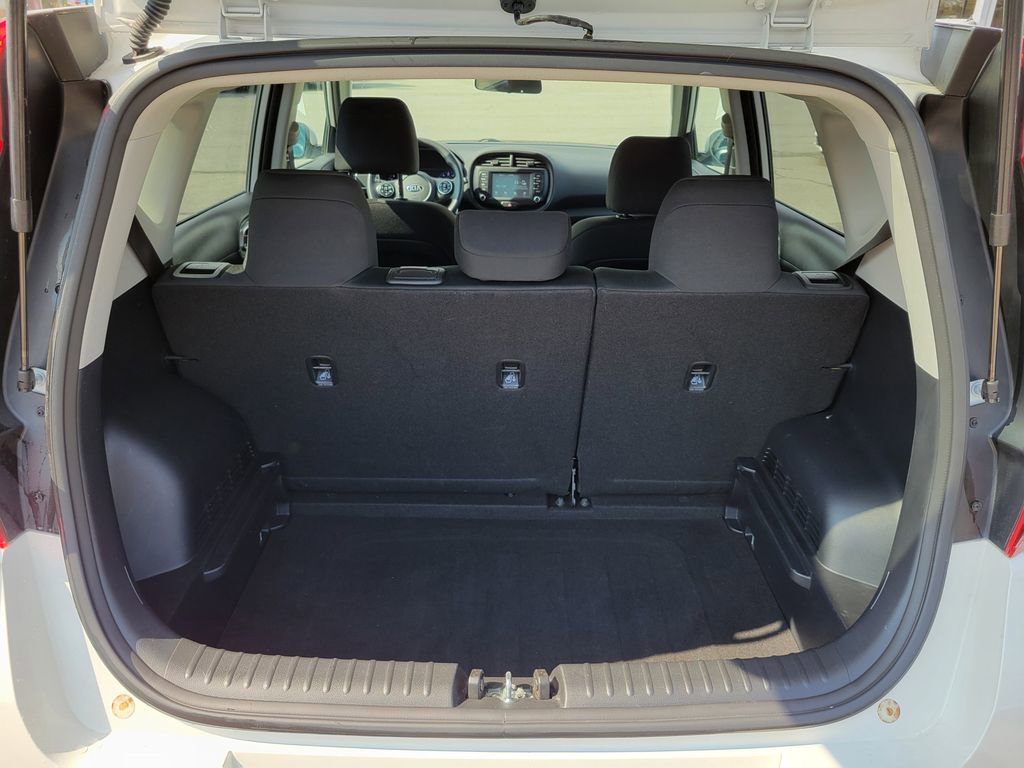 Used 2020 Kia Soul LX image 12