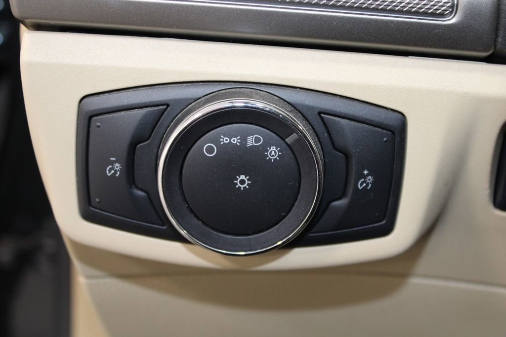 Used 2014 Ford Fusion SE FWD image 30