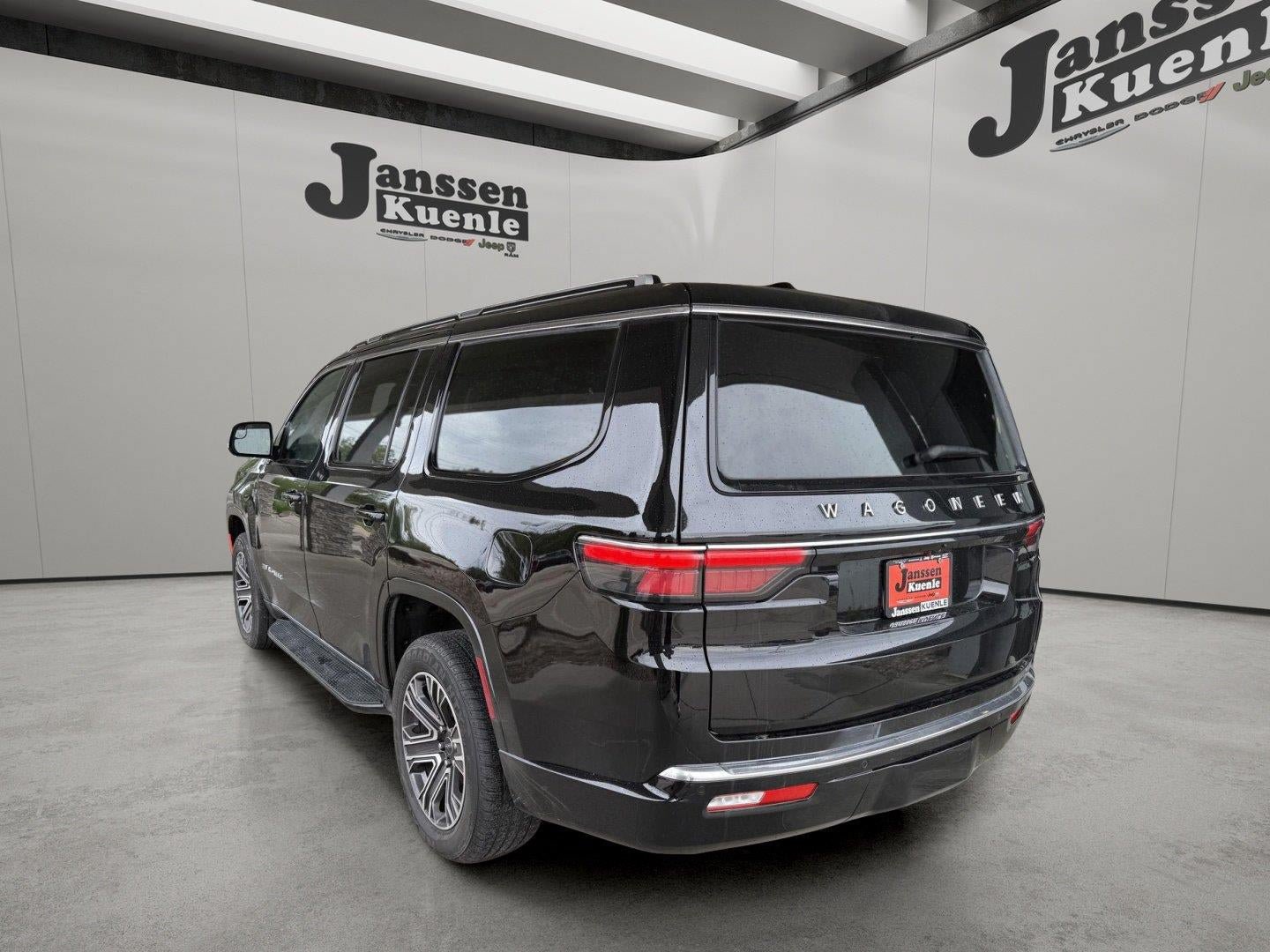Used 2025 Jeep Wagoneer Series II AWD/4WD image 2