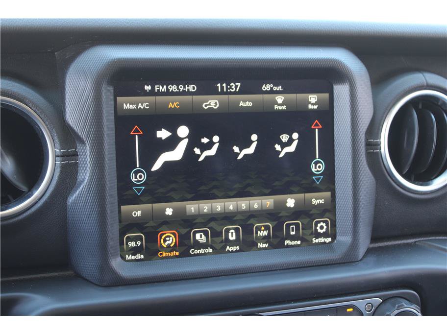 Used 2020 Jeep Wrangler Unlimited Sahara AWD/4WD image 25
