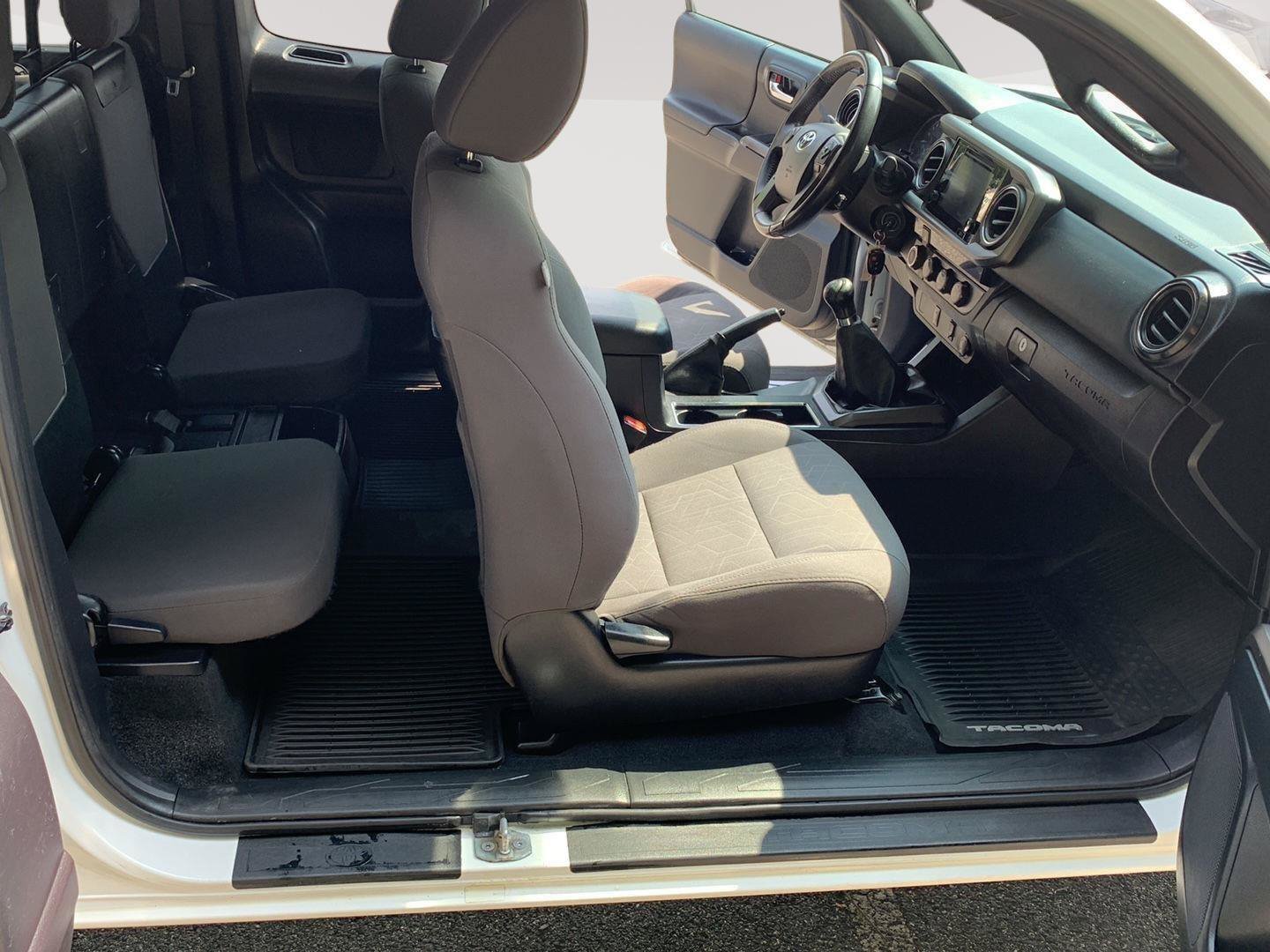 Used 2017 Toyota Tacoma TRD Sport w/ Tow Package AWD/4WD image 15