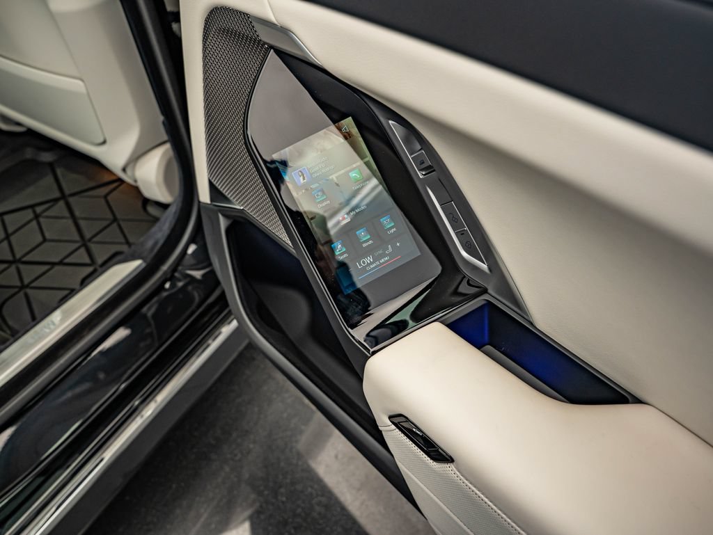 Used 2024 BMW i7 eDrive50 RWD image 38