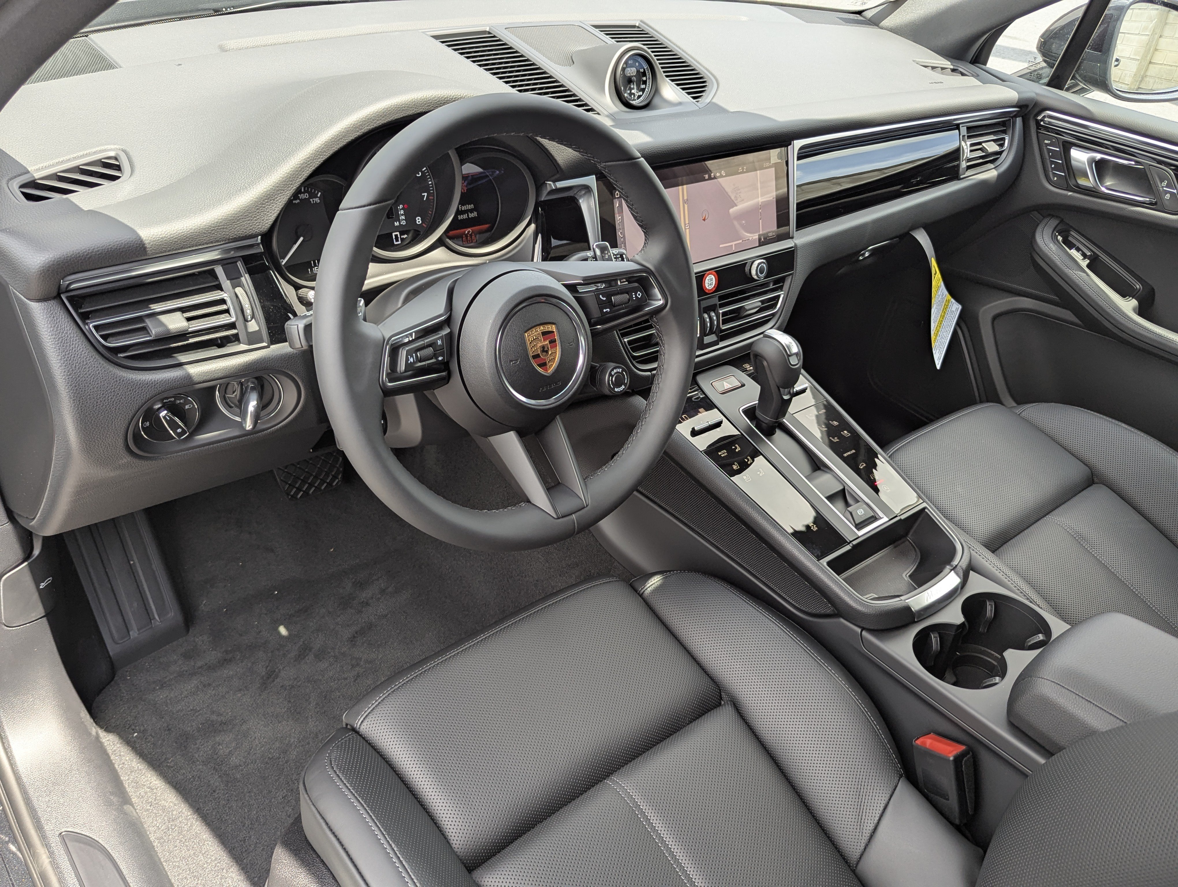New 2026 Porsche Macan AWD/4WD image 4