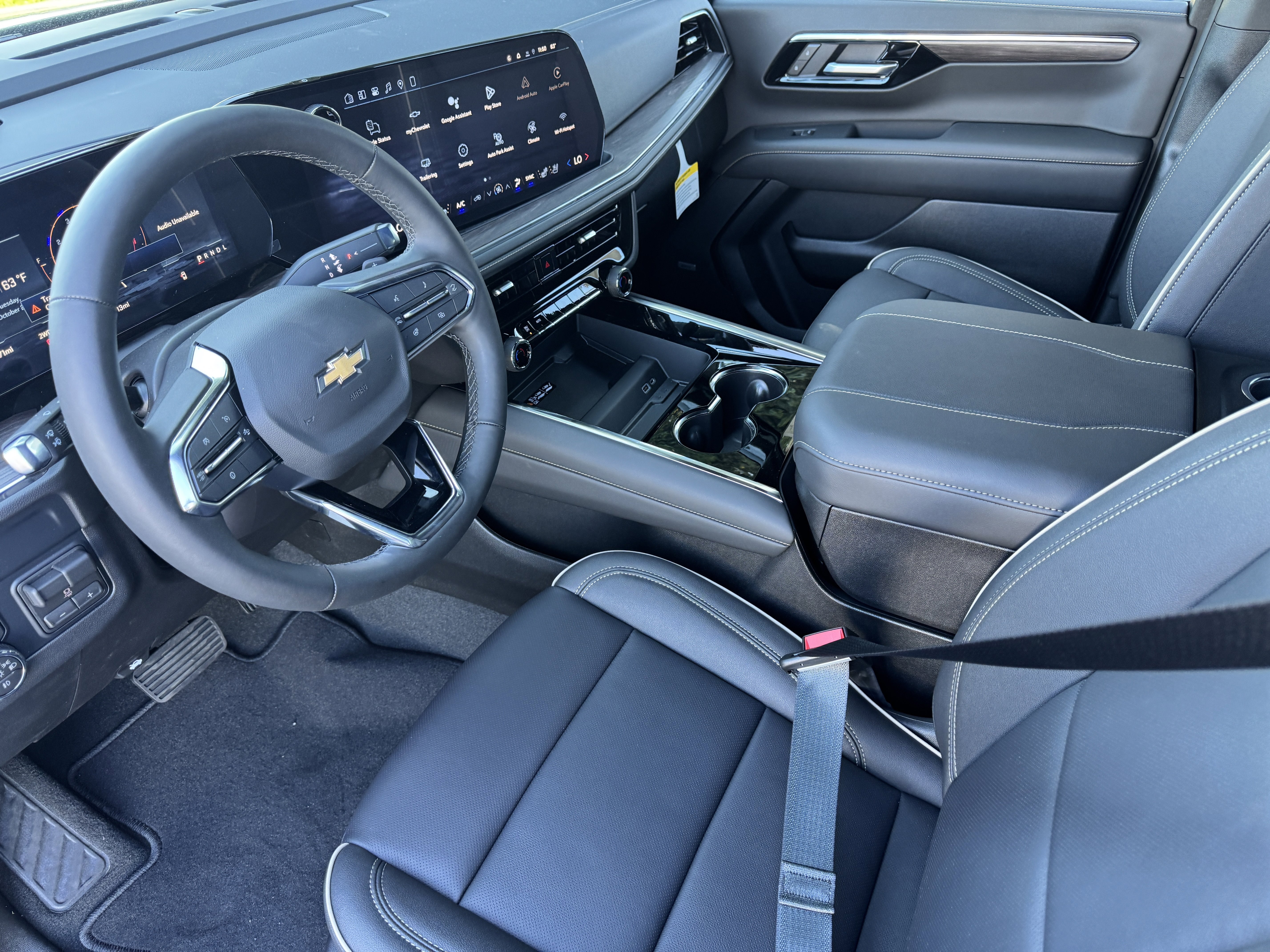 New 2026 Chevrolet Suburban Premier w/ Sun And Tow Package AWD/4WD image 9