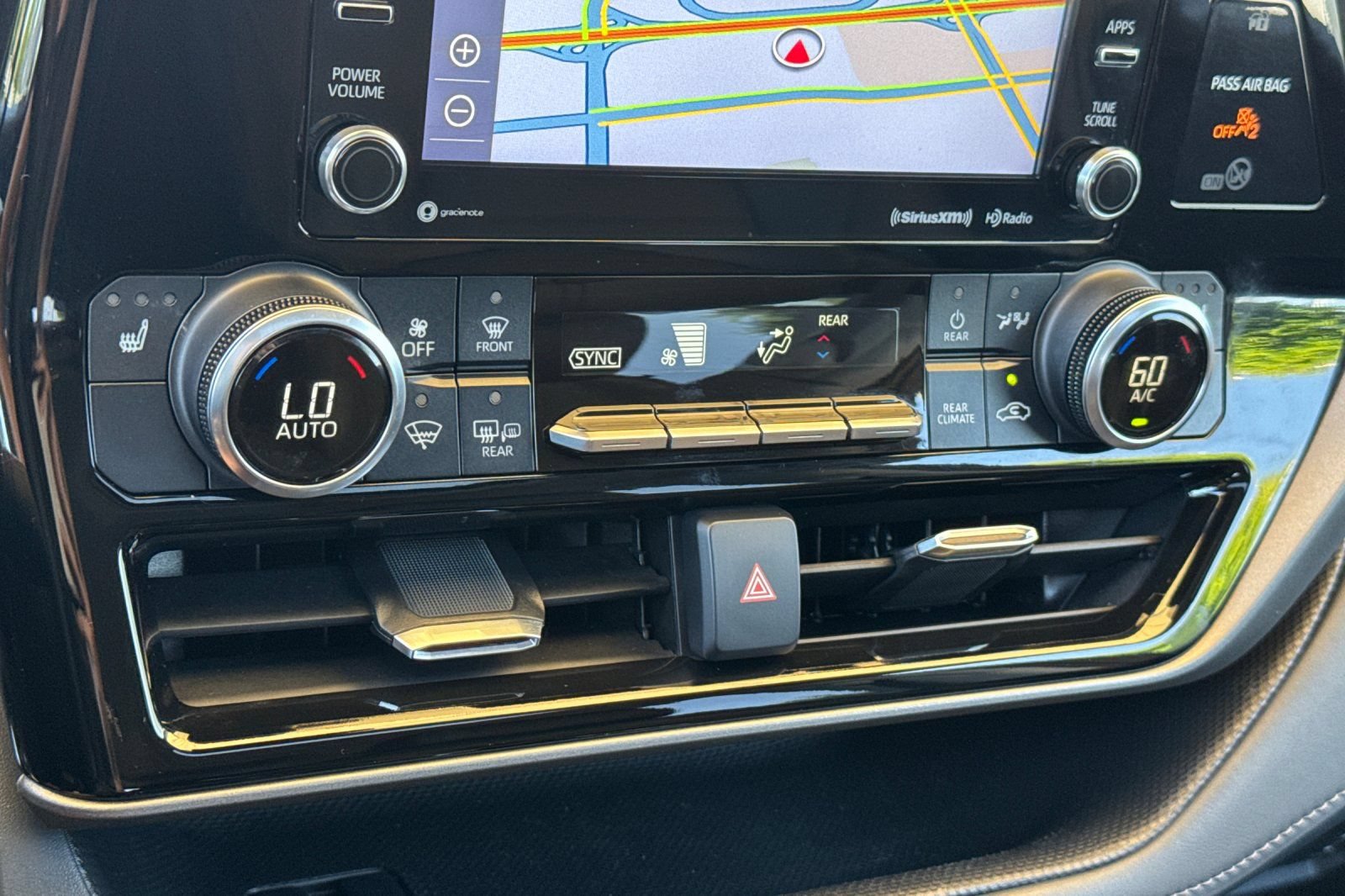 Used 2022 Toyota Highlander XLE FWD image 26