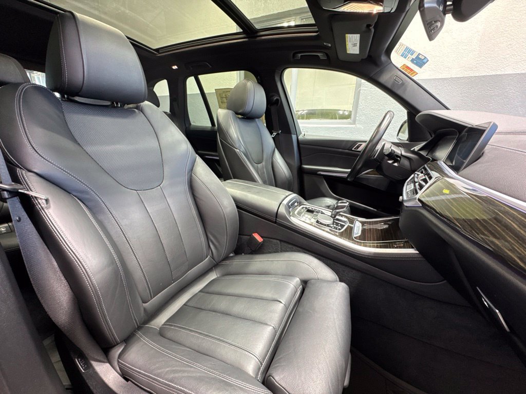 Used 2021 BMW X5 xDrive40i w/ M Sport Package AWD/4WD image 36