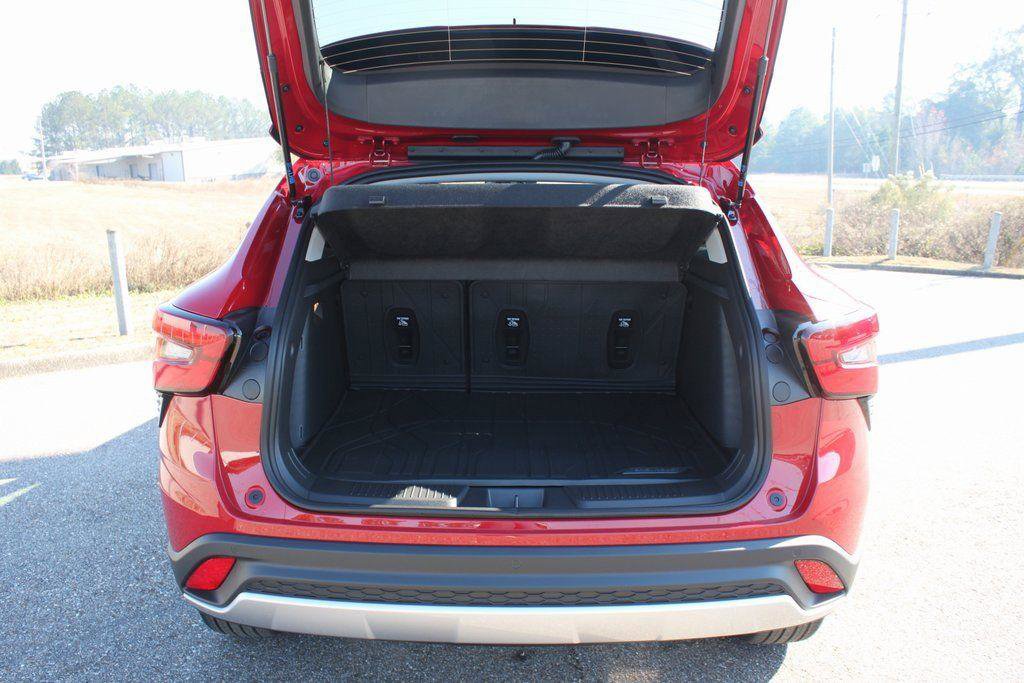 New 2026 Chevrolet Trax LT w/ Driver Confidence Package image 15