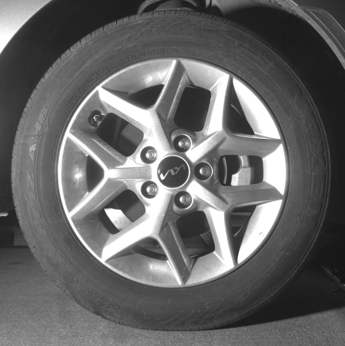 Used 2025 Kia Soul LX w/ LX Technology Package FWD image 13