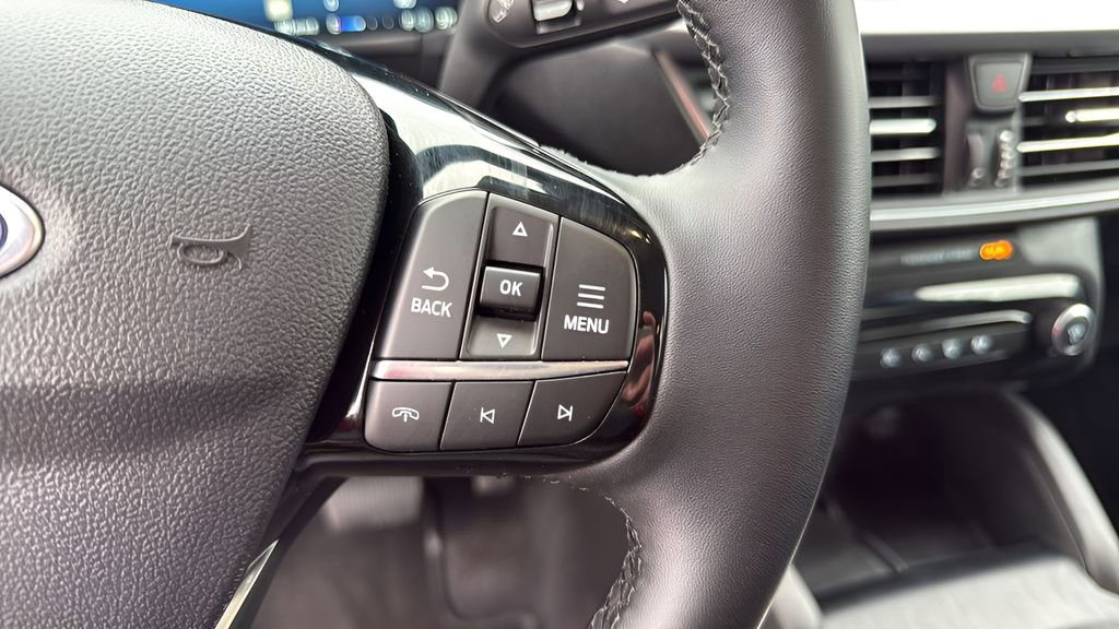 Used 2025 Ford Escape Platinum image 29