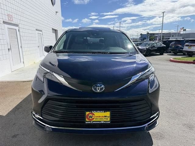 Used 2024 Toyota Sienna XLE image 9