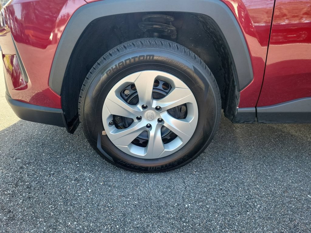 Used 2020 Toyota RAV4 LE FWD image 5