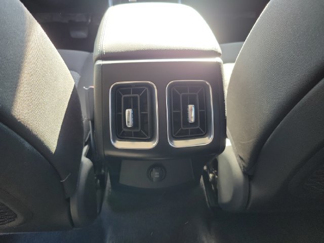 Used 2025 Kia Sorento LX FWD image 12