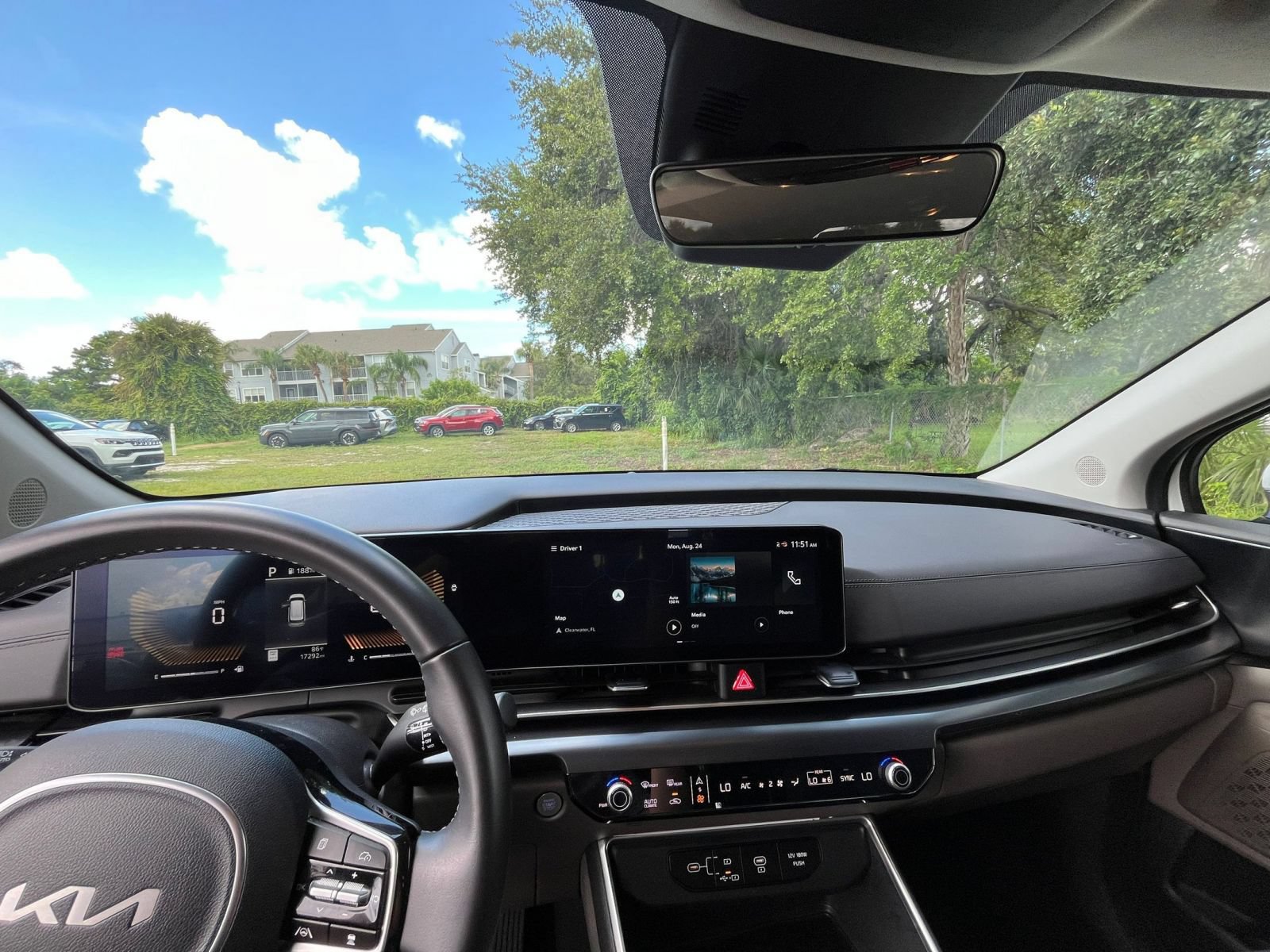 Used 2026 Kia Carnival FWD image 33