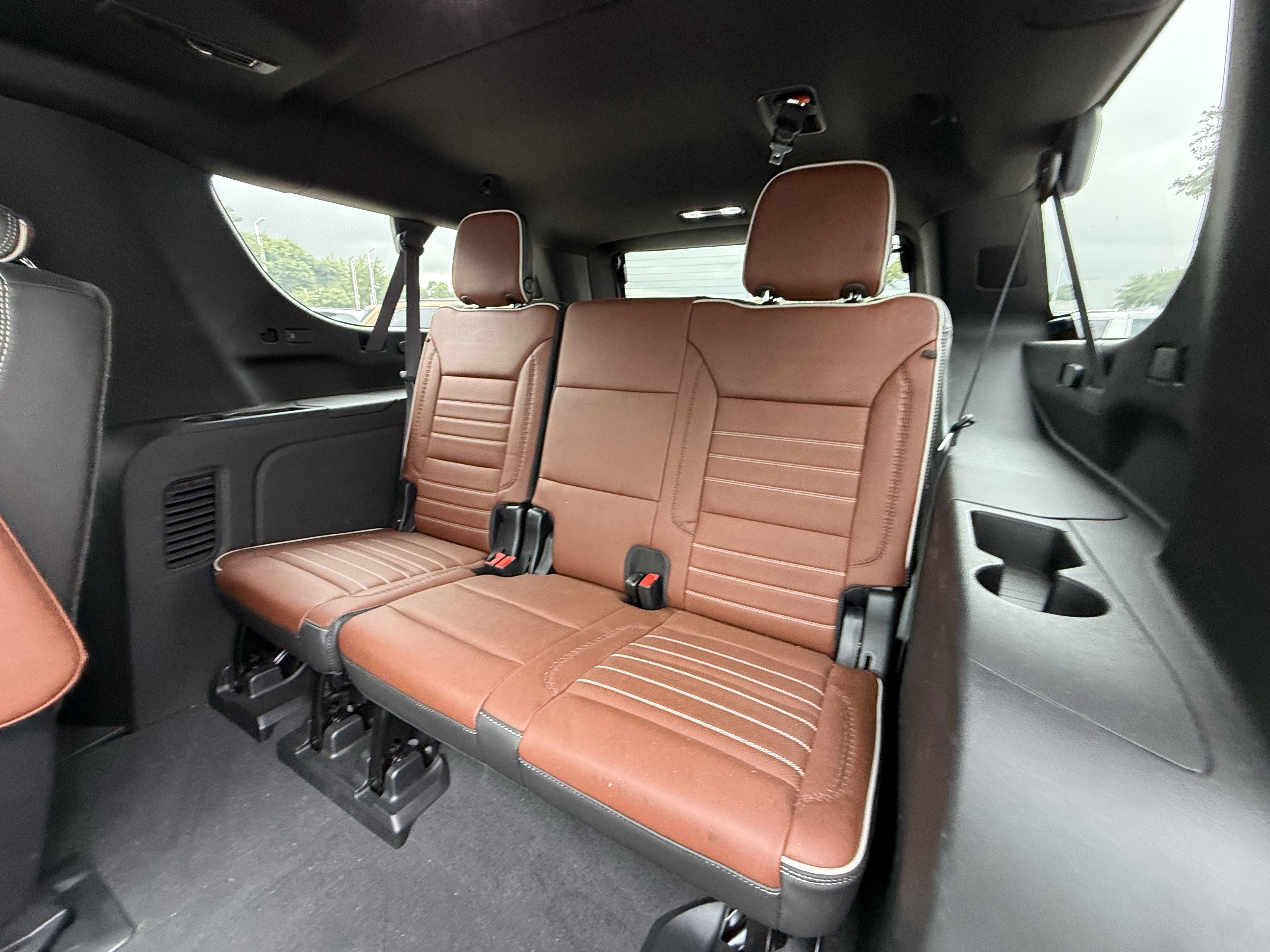 Used 2023 GMC Yukon XL Denali Ultimate AWD/4WD image 30