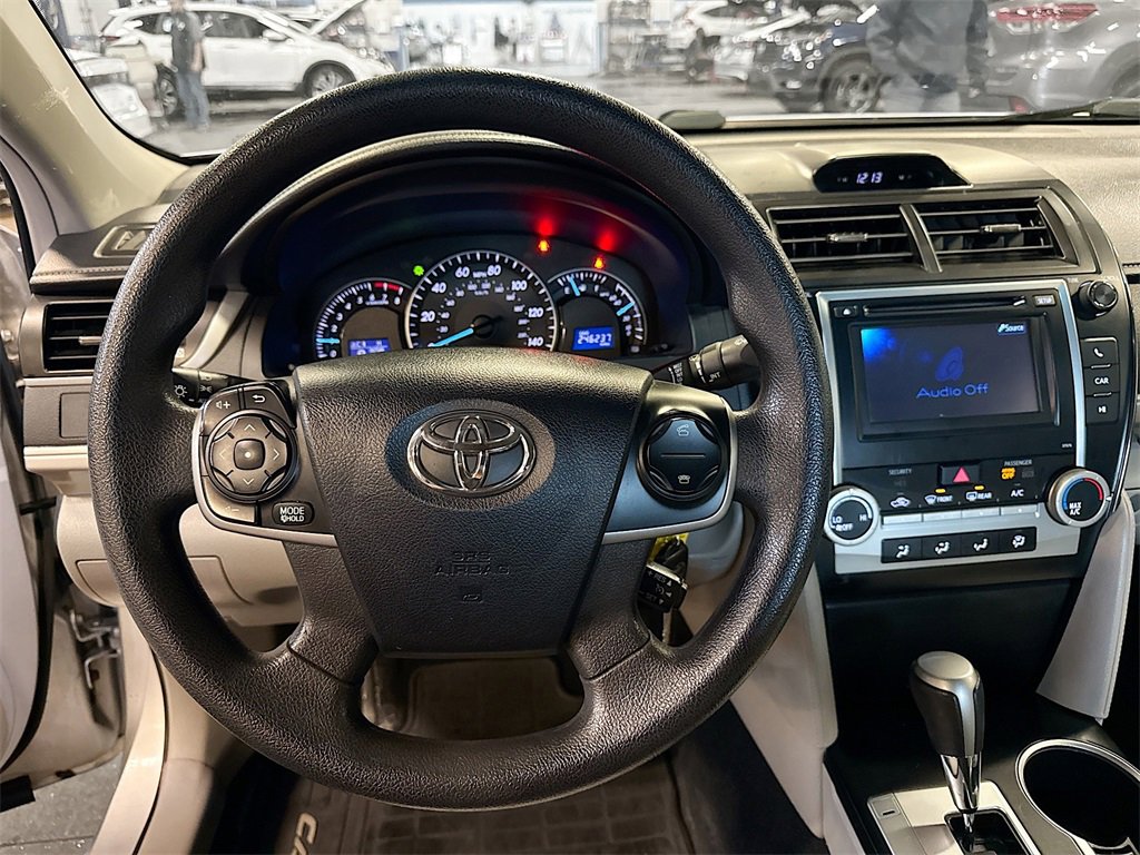 Used 2013 Toyota Camry LE image 5