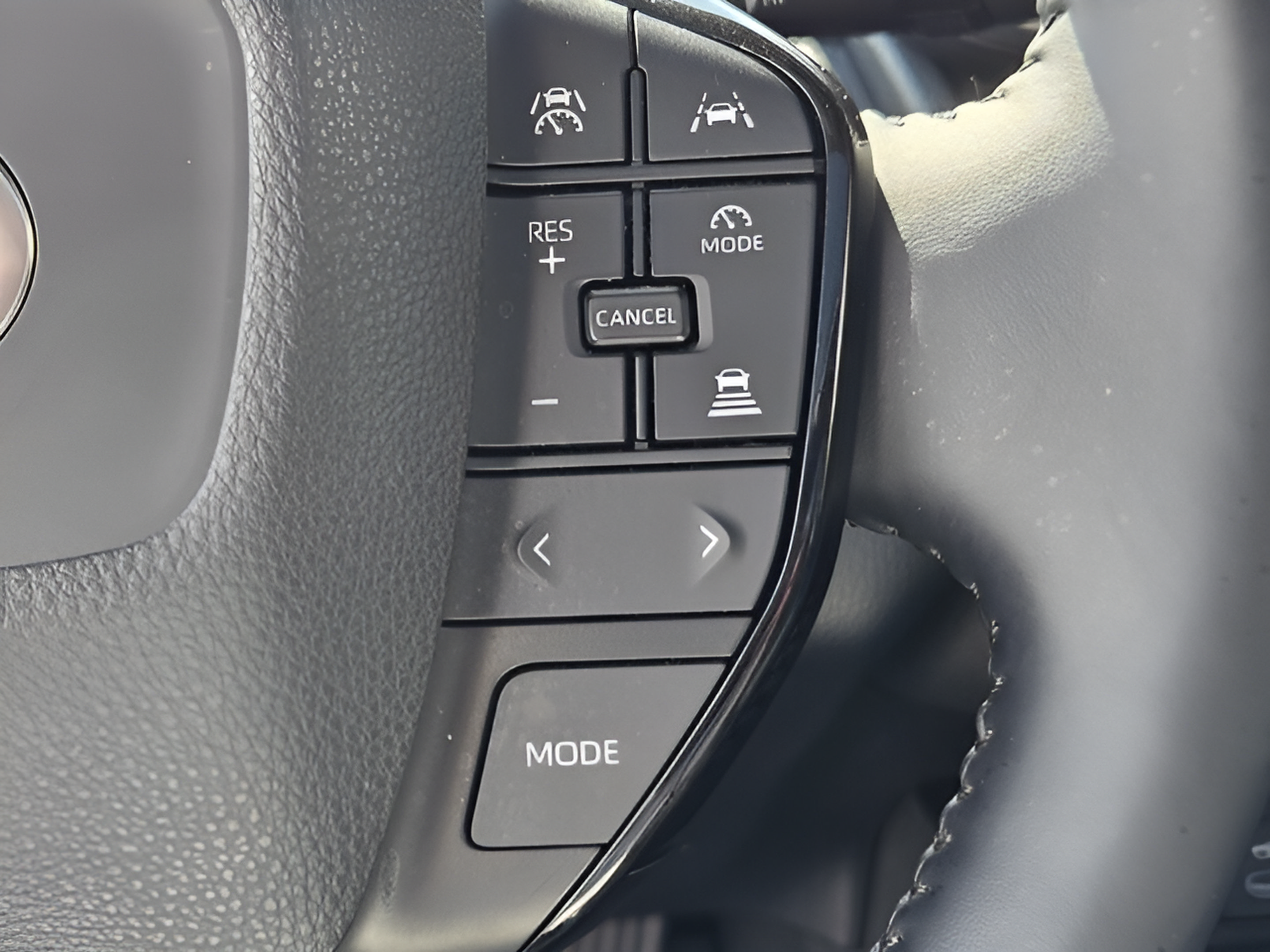 Used 2024 Toyota Prius XLE FWD image 22