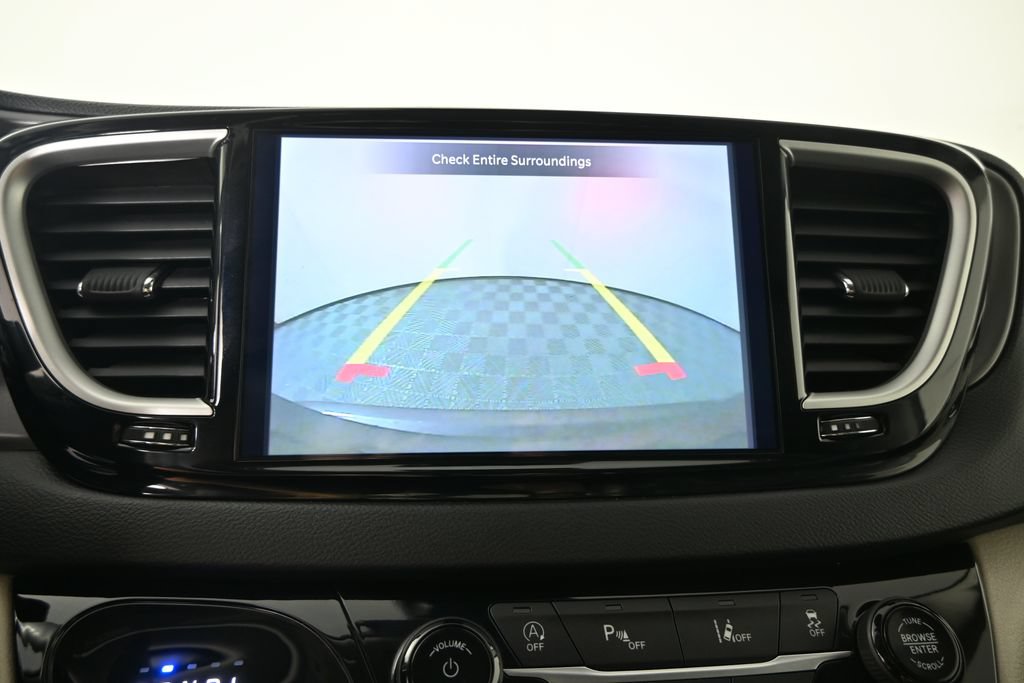 Used 2022 Chrysler Pacifica Touring-L FWD image 28
