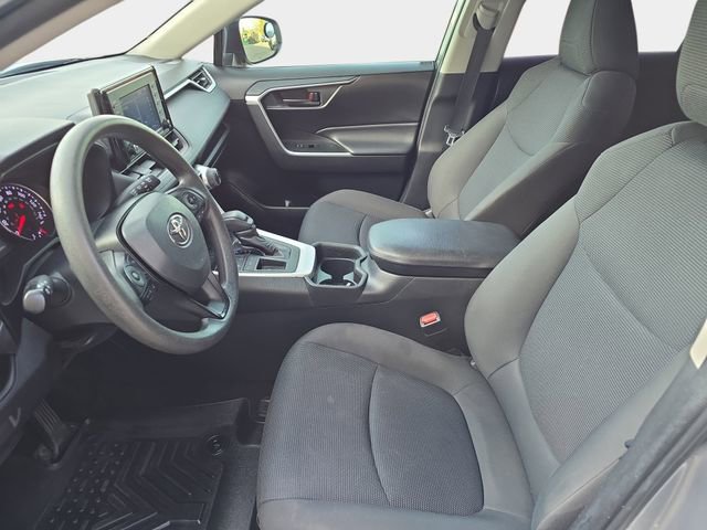 Used 2020 Toyota RAV4 LE w/ Carpet Mat Package image 17