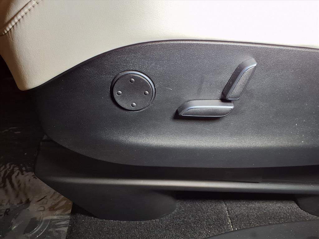 Used 2019 Tesla Model X 75D image 11