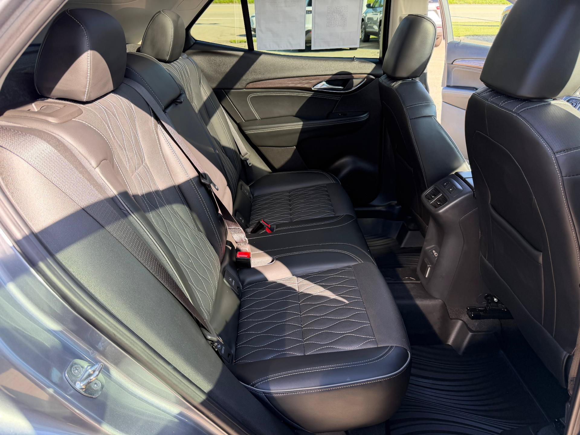 Certified 2022 Buick Envision Avenir w/ Technology Package II AWD/4WD image 43