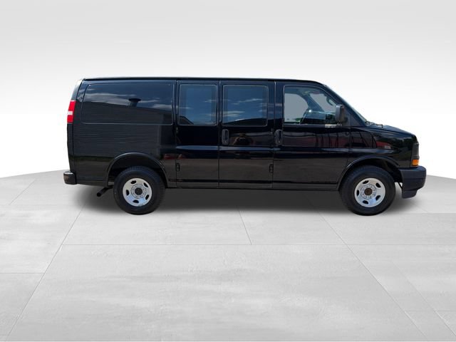 Used 2017 GMC Savana 2500 RWD image 2