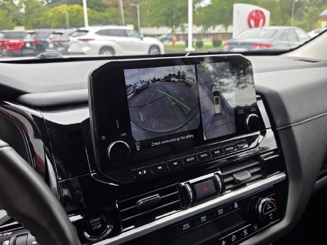 Used 2025 Nissan Pathfinder SL AWD/4WD image 28