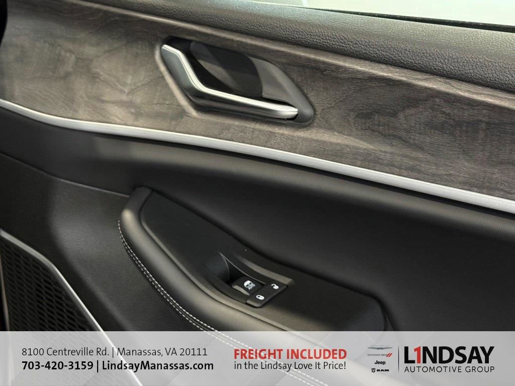 New 2025 Jeep Grand Cherokee L Limited w/ Luxury Tech Group II image 13