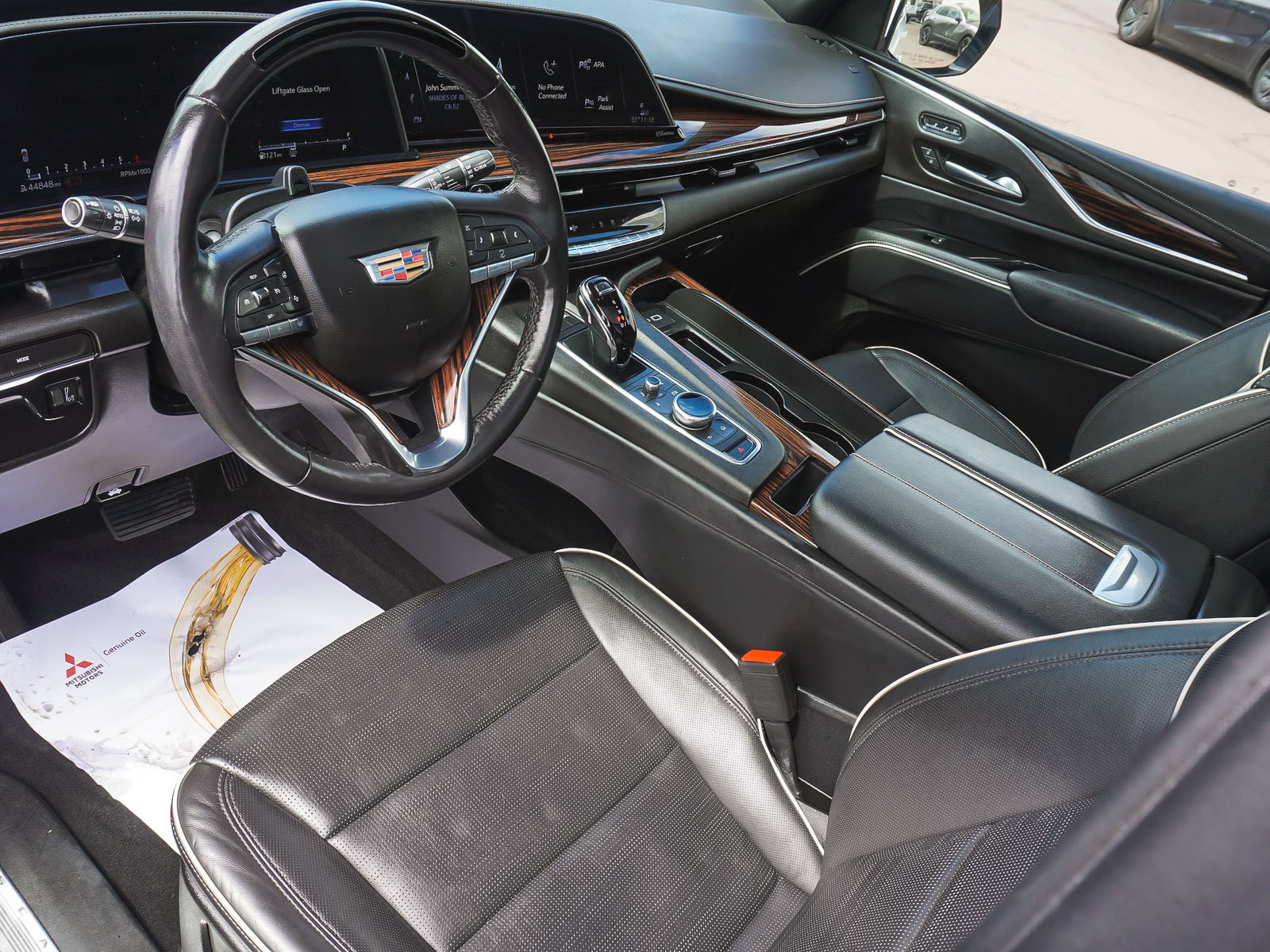 Used 2023 Cadillac Escalade Premium Luxury AWD/4WD image 17