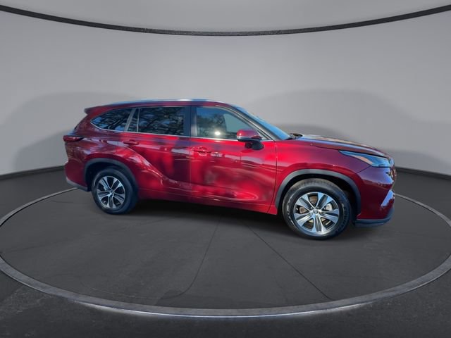 Used 2023 Toyota Highlander XLE image 17