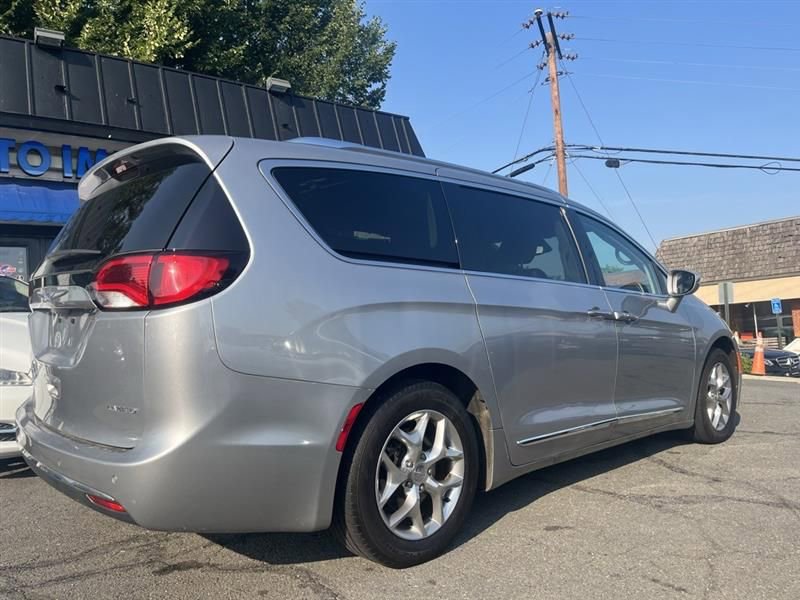Used 2018 Chrysler Pacifica Limited FWD image 4