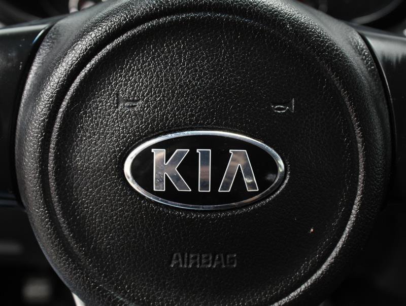 Used 2017 Kia Sorento LX w/ LX Convenience Package image 12