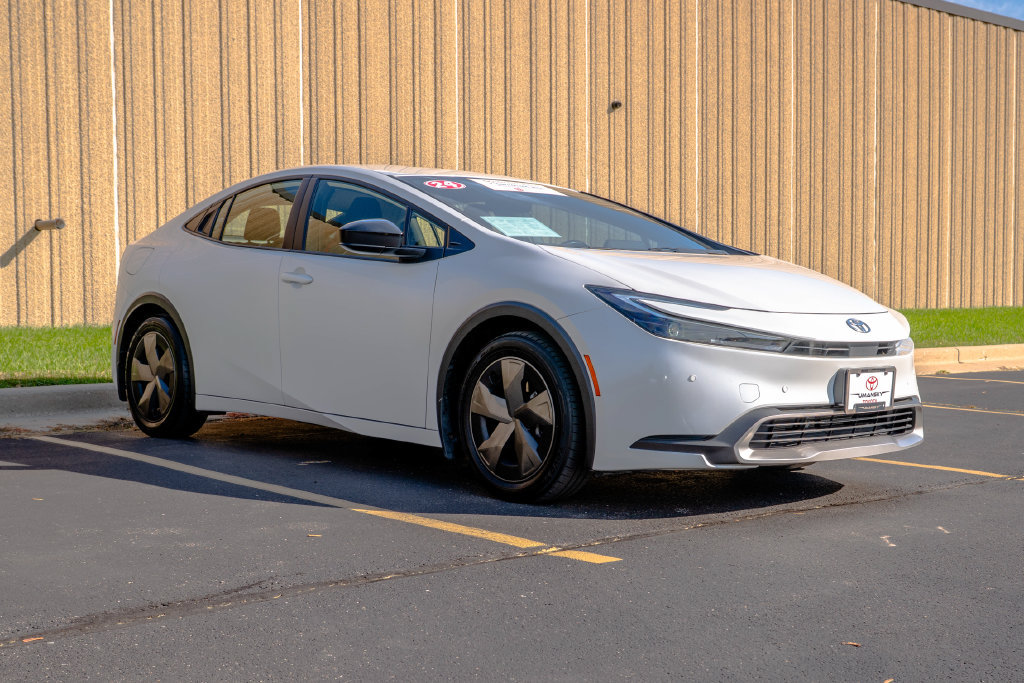 Used 2024 Toyota Prius Prime FWD image 2