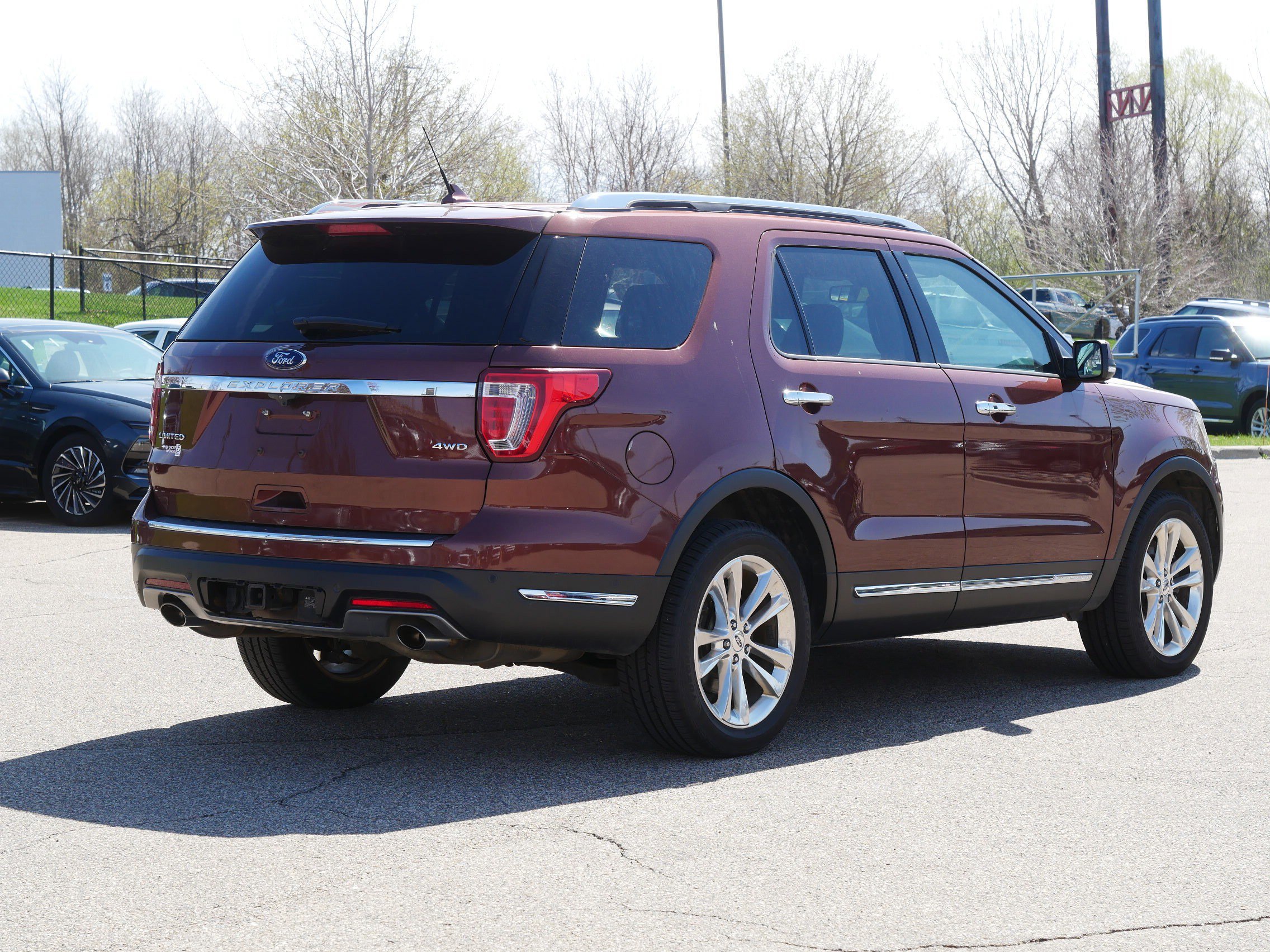 Used 2018 Ford Explorer Limited w/ Equipment Group 301A AWD/4WD image 6