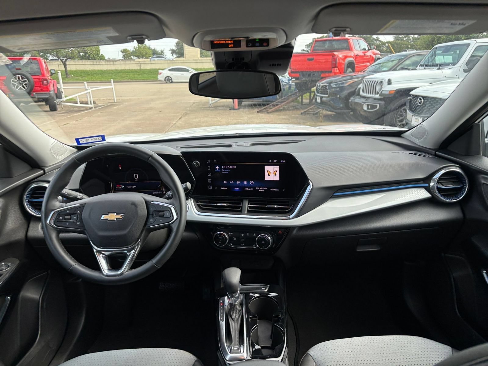 Used 2025 Chevrolet Trax LT w/ LT Convenience Package FWD image 27