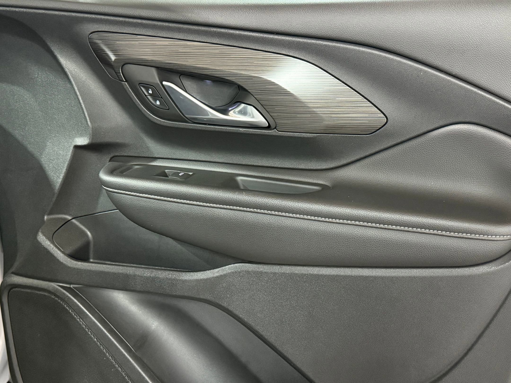 Used 2022 GMC Terrain SLT image 40